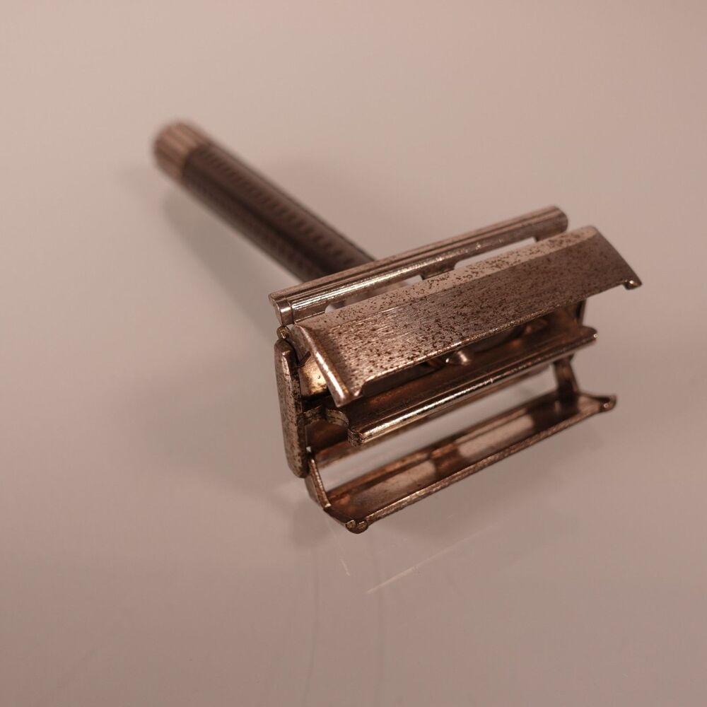 Vintage 1950's Schick Eversharp Eagle Twist to Open Safety Razor Gray Handle
